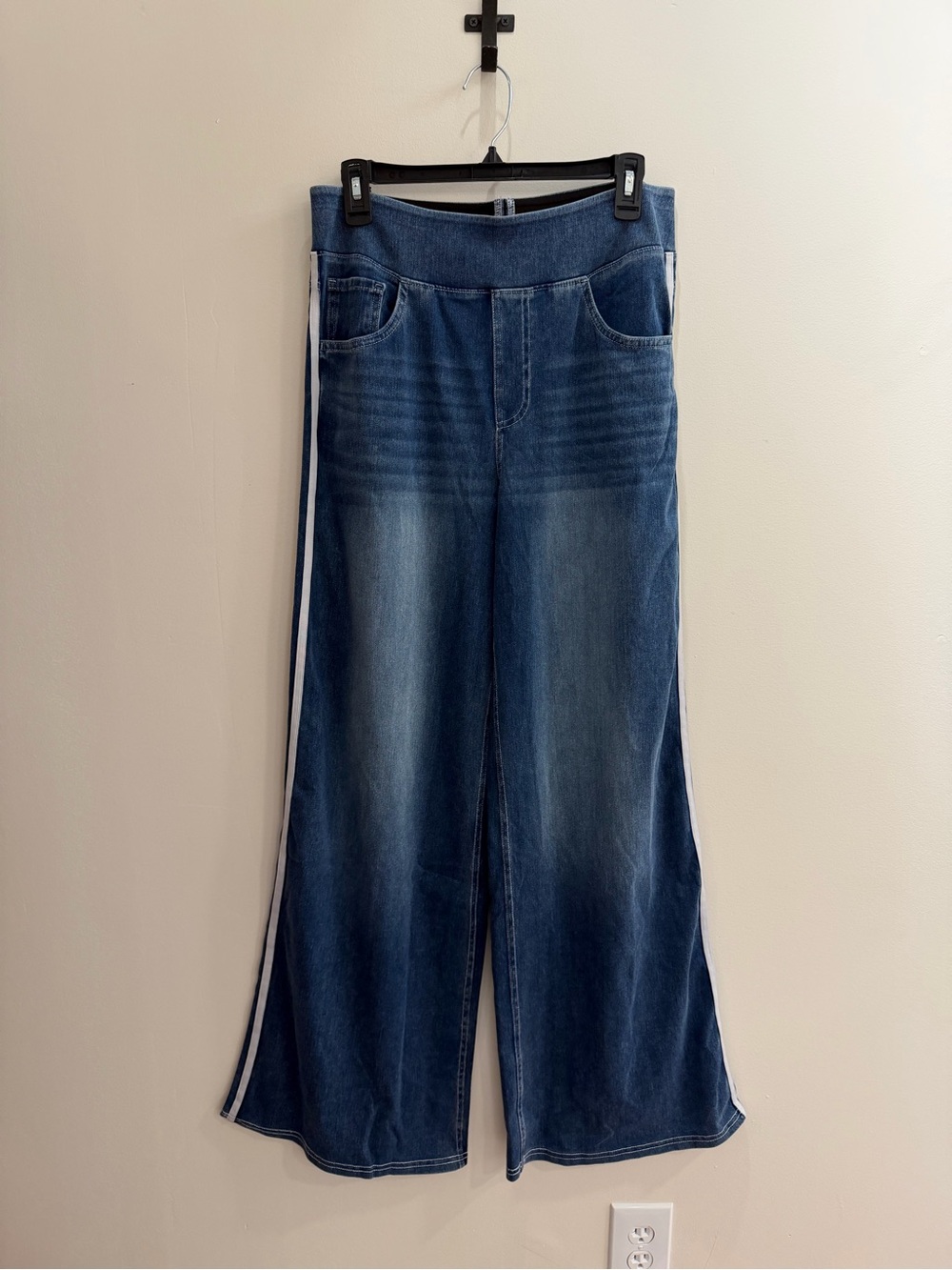 HALARA Blue Wide-Leg Jeans with‎ White Side Stripe - Picture 3 of 6